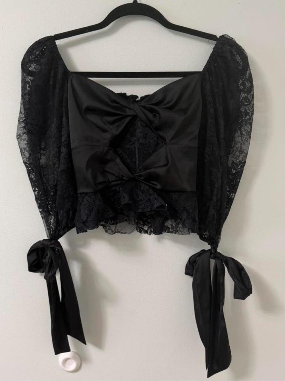 For love and lemons Black Lace Puffy Tie-Sleeve Women’s Top